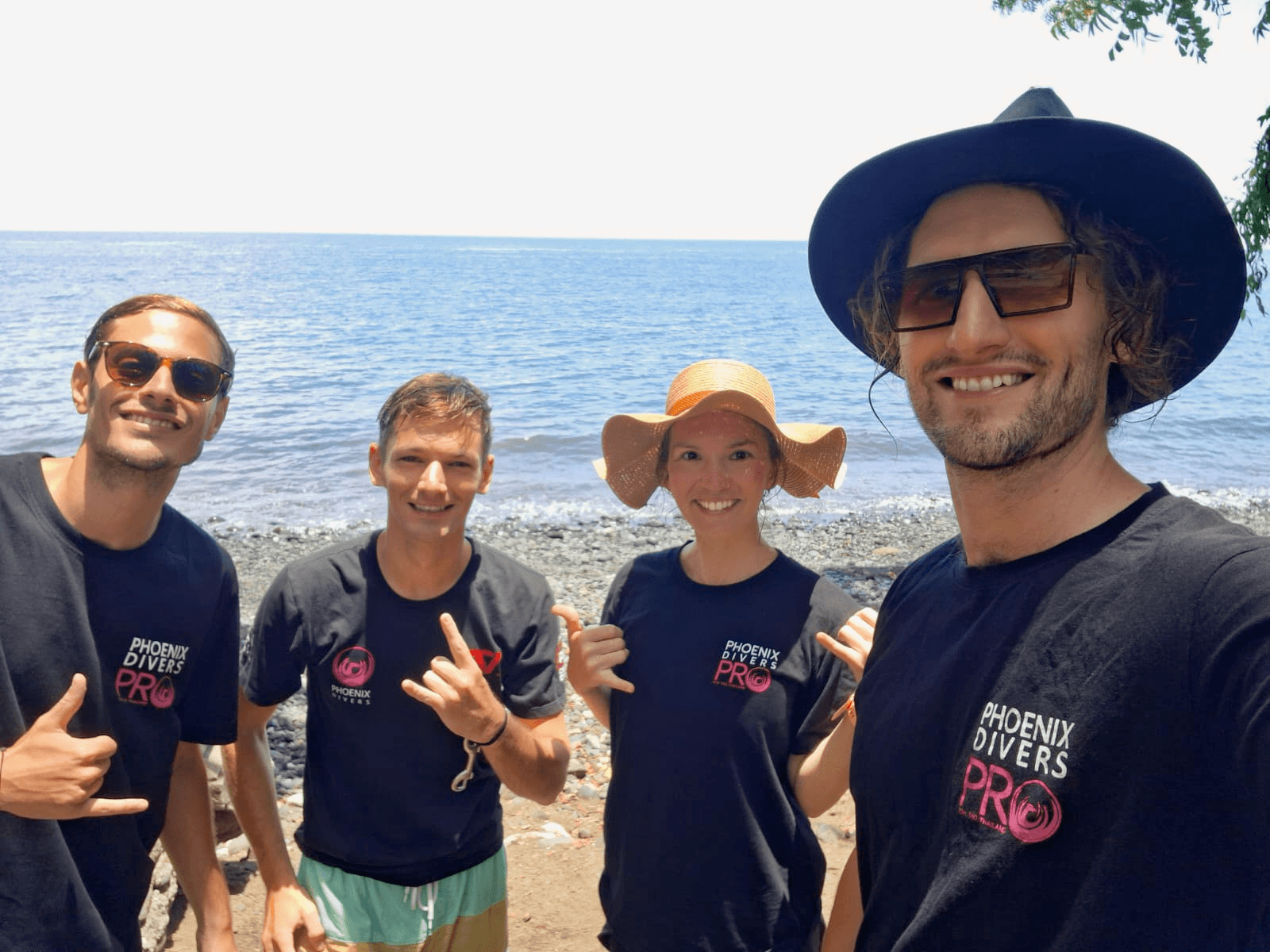 Matthew Fisher and others pros posing with Phoenix divers shirts